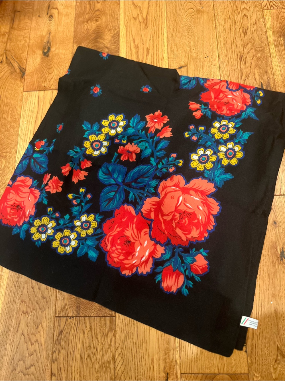 Black Floral Women’s Italian scarf with Red Rose Print 44 square